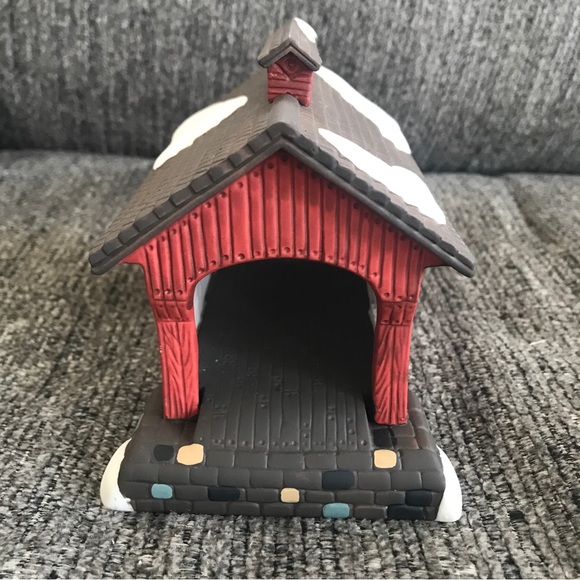 Dept 56 Red Covered Bridge Heritage Village Collection - Picture 8 of 9